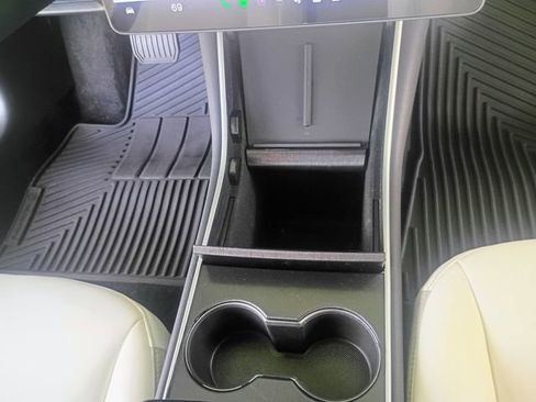 Used 2020 Tesla Model 3 Standard Range RWD image 40