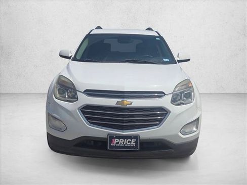 Used 2017 Chevrolet Equinox LT FWD image 2