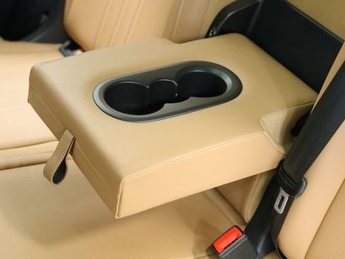 Used 2024 Volkswagen Tiguan SE image 34