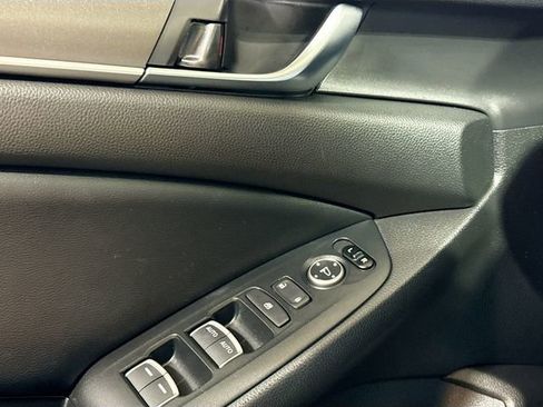 Used 2018 Honda Accord LX image 19