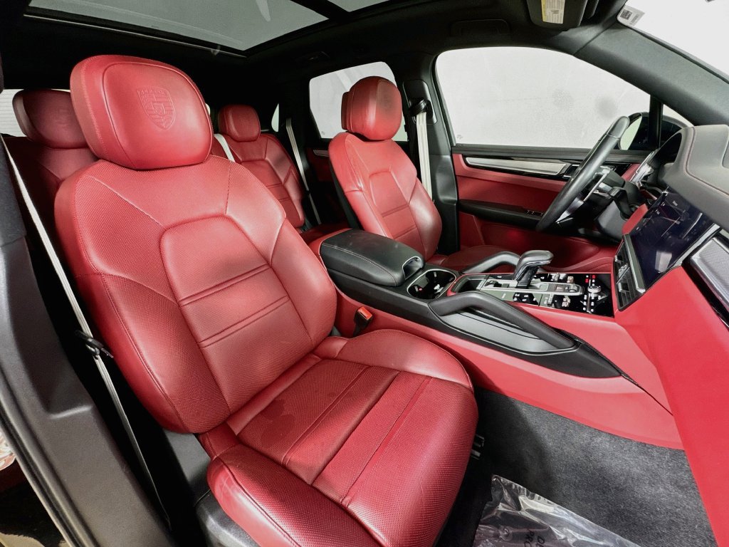 Used 2023 Porsche Cayenne AWD/4WD image 34