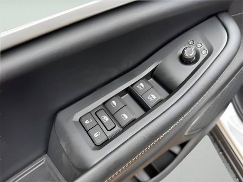 New 2025 Jeep Grand Cherokee L Limited w/ Luxury Tech Group II image 27