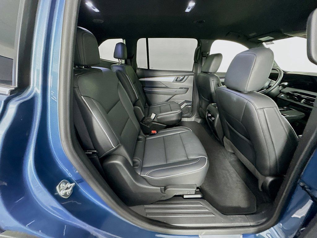 Used 2025 Buick Enclave Preferred FWD image 33