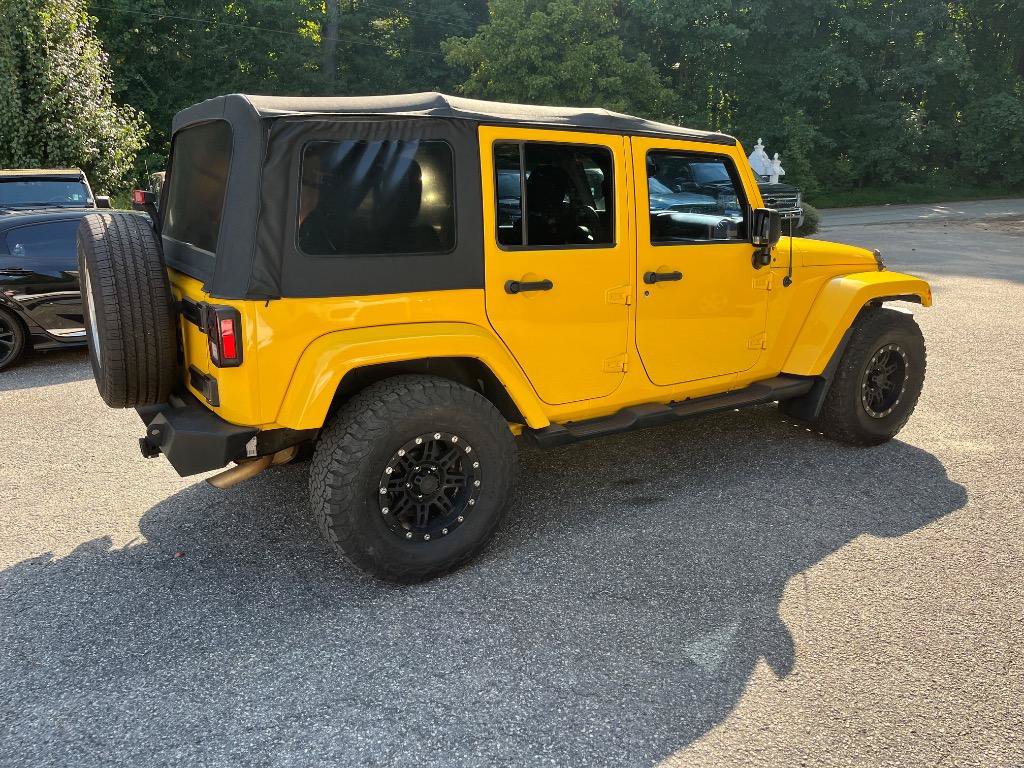 Used 2015 Jeep Wrangler Unlimited Sahara w/ Connectivity Group AWD/4WD image 8