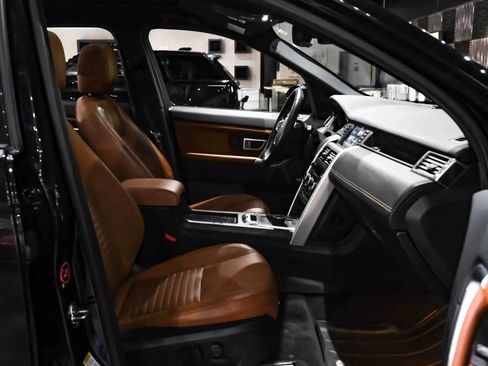 Used 2017 Land Rover Discovery Sport HSE Luxury image 31