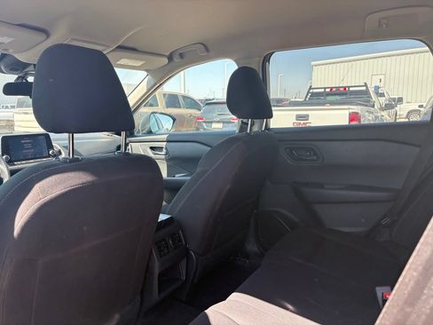 Used 2024 Nissan Rogue S AWD/4WD image 9