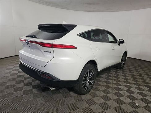 Used 2022 Toyota Venza LE AWD/4WD image 4