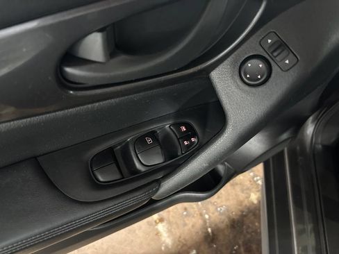 Used 2020 Nissan Rogue S AWD/4WD image 12