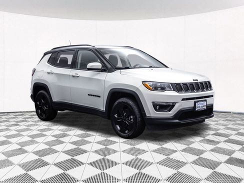 Used 2018 Jeep Compass Latitude image 16