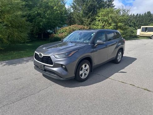 Used 2023 Toyota Highlander LE AWD/4WD image 7