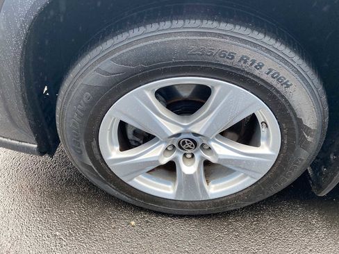 Used 2020 Toyota Highlander LE image 43