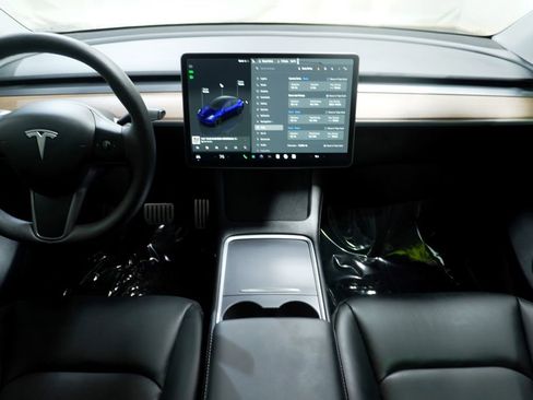 Used 2024 Tesla Model Y Performance image 16