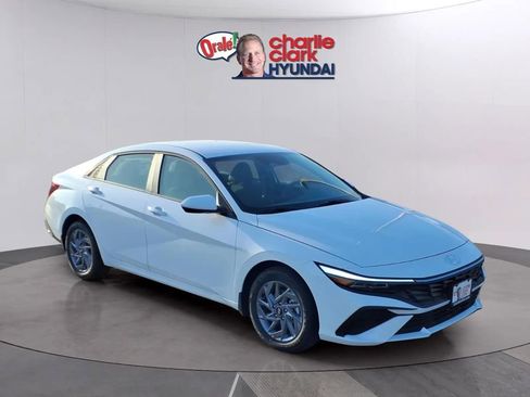New 2026 Hyundai Elantra Hybrid FWD image 7