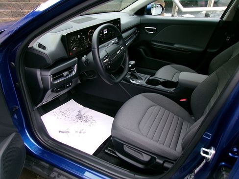 Used 2025 Kia K4 EX image 15