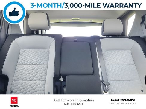 Used 2021 Chevrolet Equinox LS image 31