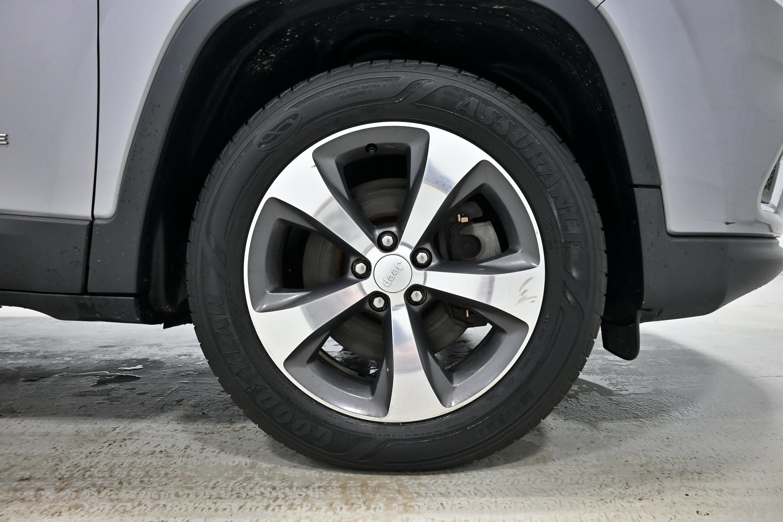 Used 2019 Jeep Cherokee Limited AWD/4WD image 38