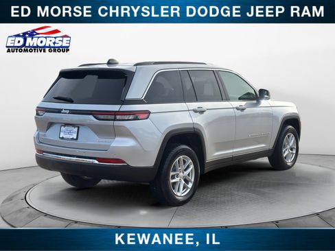 New 2026 Jeep Grand Cherokee Laredo w/ Trailer Tow Package AWD/4WD image 5