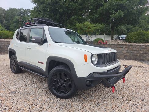 Used 2018 Jeep Renegade Trailhawk AWD/4WD image 34