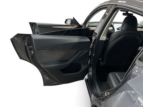 Certified 2023 Tesla Model Y Long Range AWD/4WD image 10