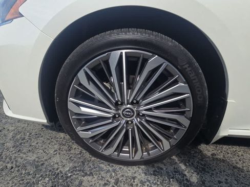 Used 2023 Nissan Altima 2.5 SL AWD/4WD image 11