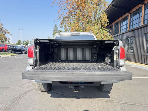 Used 2020 Toyota Tacoma TRD Off-Road w/ Technology Package AWD/4WD image 22