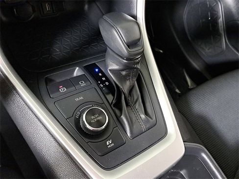 Used 2022 Toyota RAV4 LE image 30