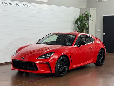 Used 2025 Toyota GR86 Premium w/ ALL Weather Mat Package (TMS) image 7