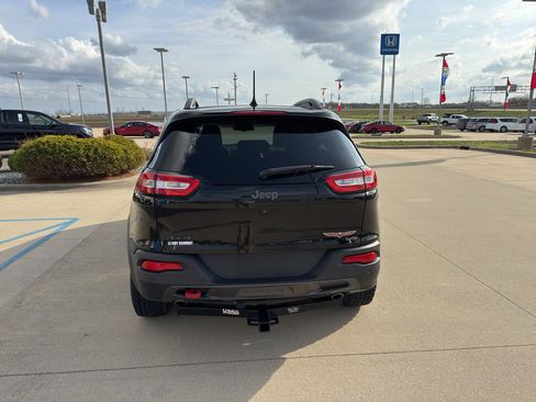 Used 2018 Jeep Cherokee Trailhawk w/ Comfort/Convenience Group AWD/4WD image 5