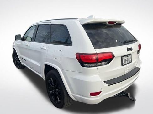 Used 2018 Jeep Grand Cherokee Altitude RWD image 7