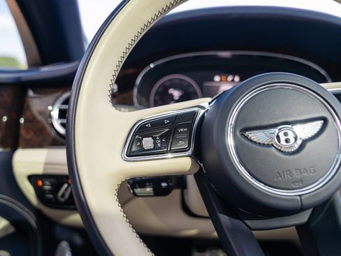 Used 2021 Bentley Bentayga AWD/4WD image 42