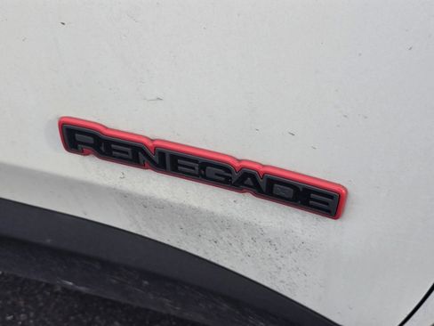 Used 2018 Jeep Renegade Trailhawk w/ Cold Weather Group II image 11