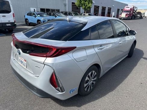 Used 2021 Toyota Prius Prime XLE image 6