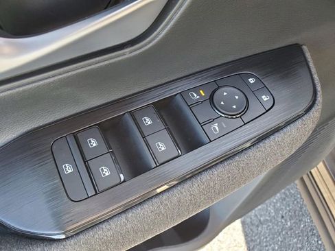 Certified 2025 Nissan Kicks SV image 16