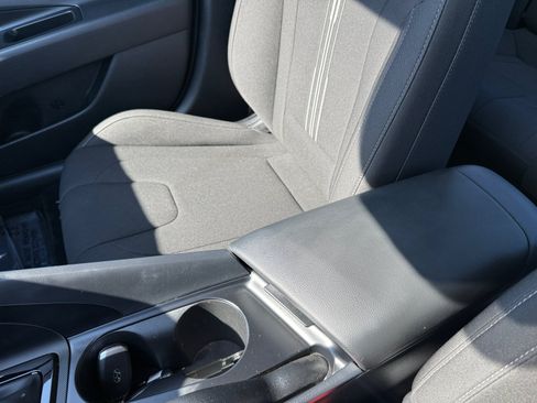 Used 2022 Hyundai Elantra SEL w/ Preferred Accessory Package FWD image 14