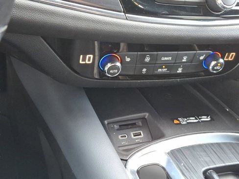 Used 2023 Buick Enclave Essence image 18