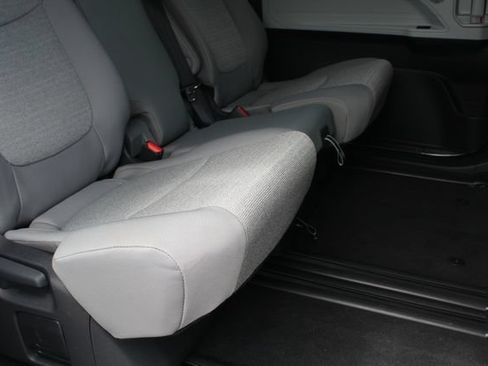 Certified 2026 Toyota Sienna LE FWD image 30