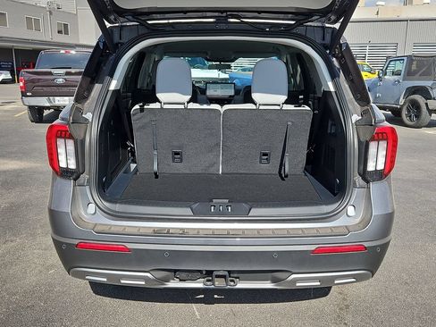 New 2026 Ford Explorer Active w/ Active Comfort Package RWD image 18