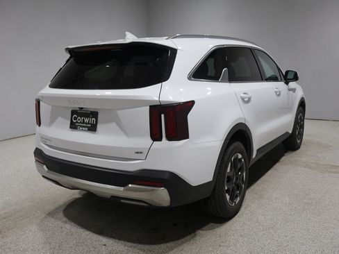 Used 2024 Kia Sorento S AWD/4WD image 2