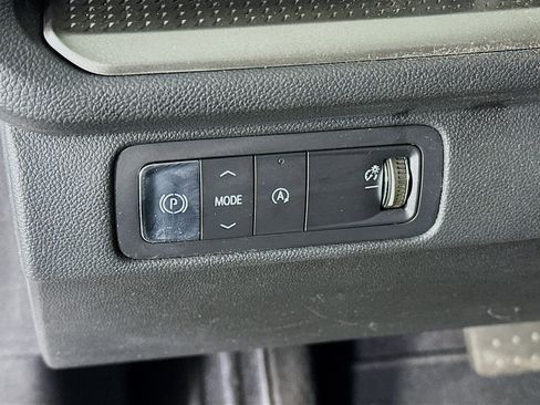 Used 2025 Chevrolet Traverse LT image 17