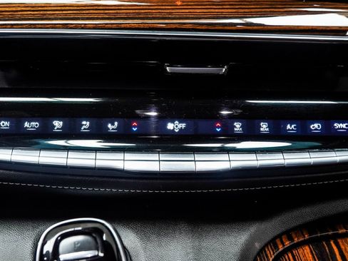 Used 2023 Cadillac Escalade Premium Luxury image 21