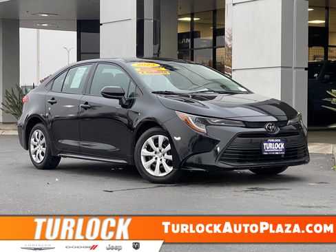 Used 2023 Toyota Corolla LE image 1