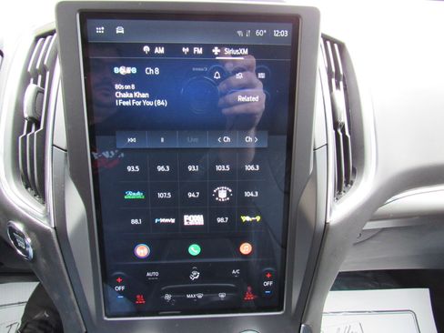 Used 2024 Ford Edge Titanium image 19