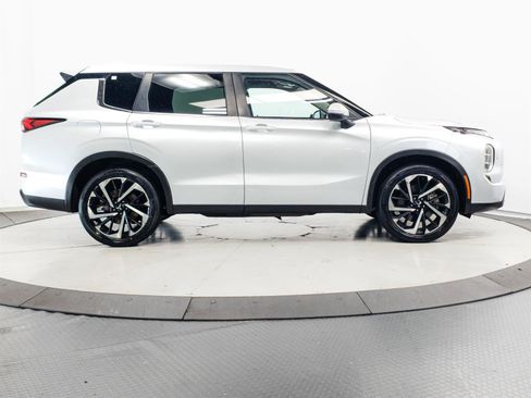 Used 2022 Mitsubishi Outlander ES AWD/4WD image 12