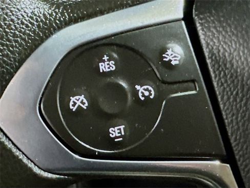 Used 2022 Chevrolet Traverse LS image 17