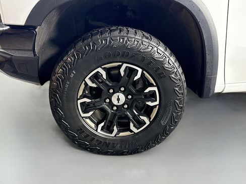 Used 2023 Chevrolet Silverado 1500 ZR2 w/ Technology Package AWD/4WD image 10