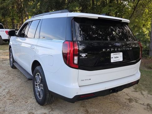 Used 2025 Ford Expedition Active RWD image 12