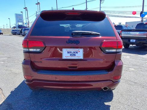 Used 2019 Jeep Grand Cherokee Altitude AWD/4WD image 29