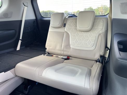 Used 2025 Nissan Armada Platinum RWD image 12