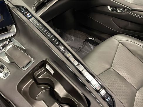 Used 2024 Chevrolet Corvette Stingray Preferred Conv w/ Z51 Performance Package RWD image 18