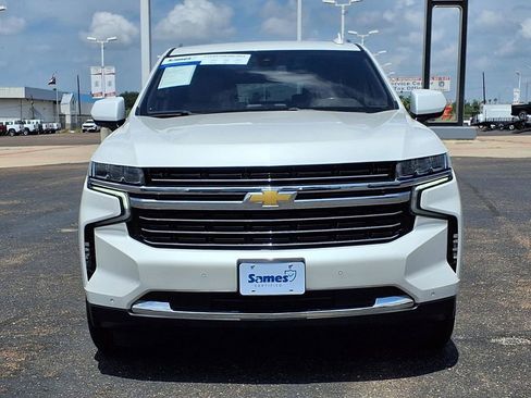 Used 2022 Chevrolet Suburban LT RWD image 3
